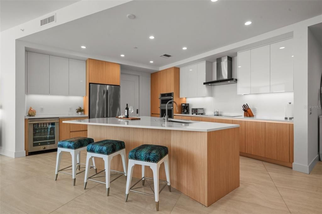 For Sale: $2,099,000 (2 beds, 3 baths, 2185 Square Feet)