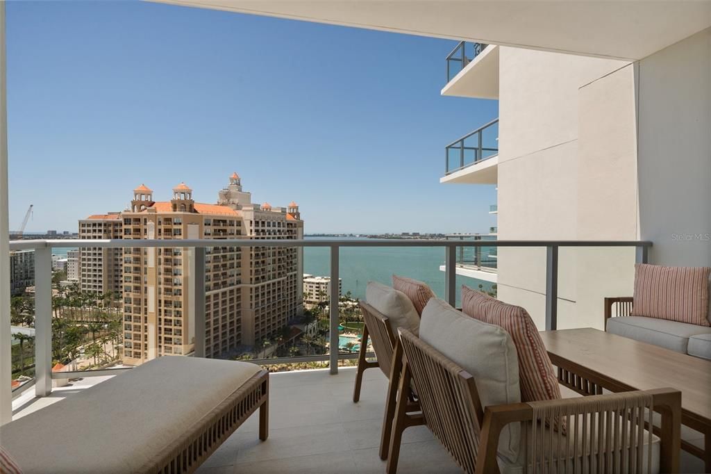 For Sale: $2,099,000 (2 beds, 3 baths, 2185 Square Feet)