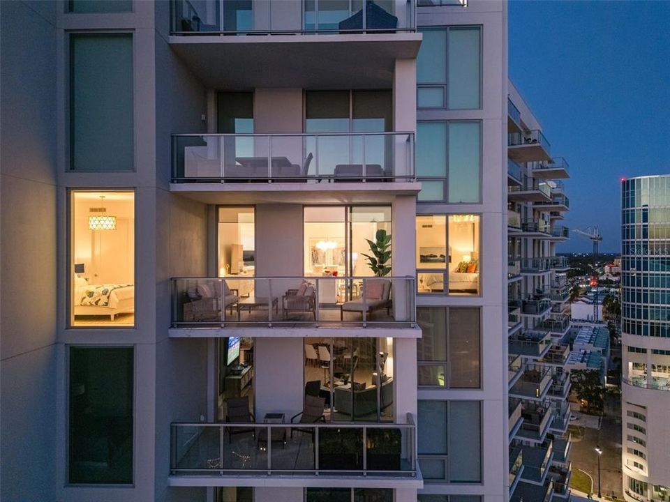 For Sale: $2,099,000 (2 beds, 3 baths, 2185 Square Feet)