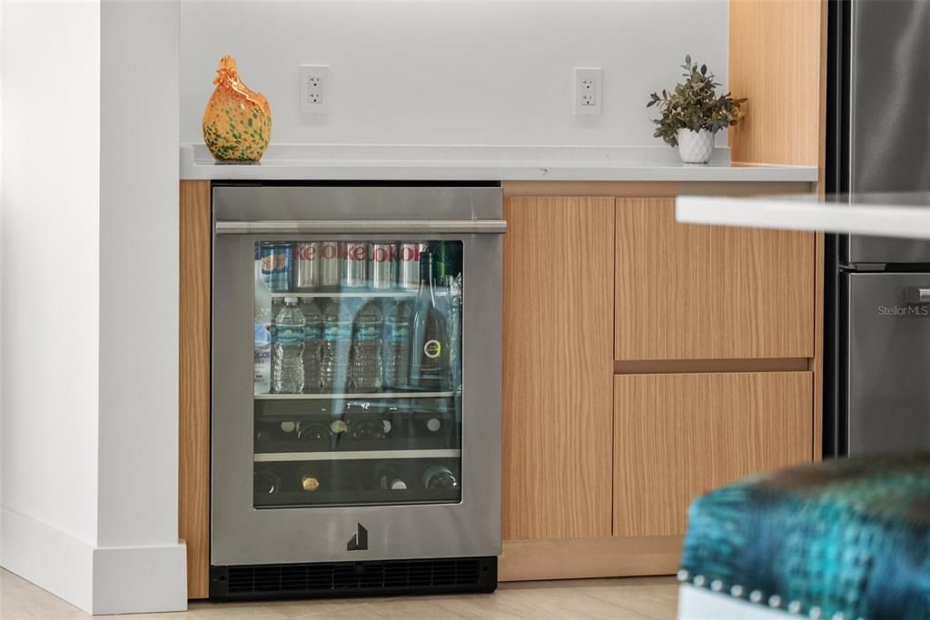 For Sale: $2,099,000 (2 beds, 3 baths, 2185 Square Feet)