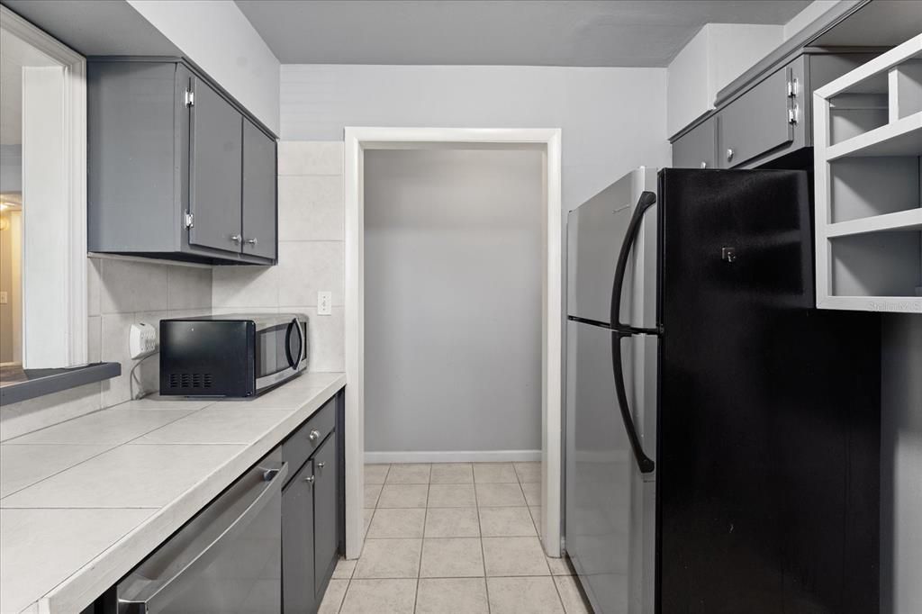 待售: $195,000 (2 贝兹, 2 浴室, 956 平方英尺)