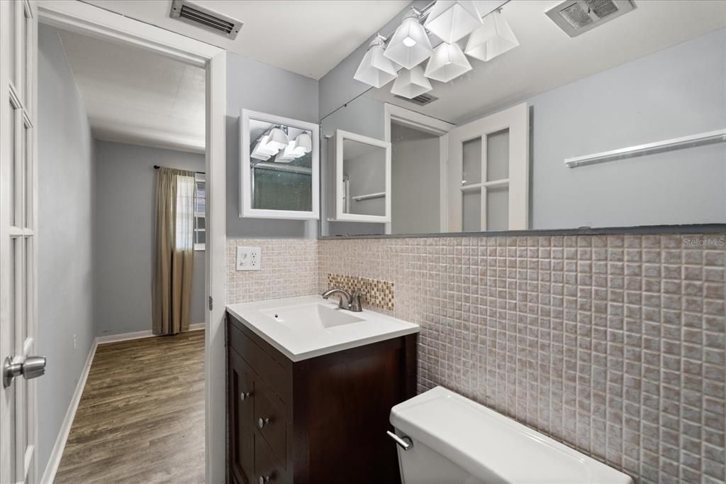 待售: $195,000 (2 贝兹, 2 浴室, 956 平方英尺)