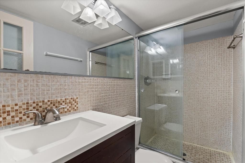 待售: $195,000 (2 贝兹, 2 浴室, 956 平方英尺)