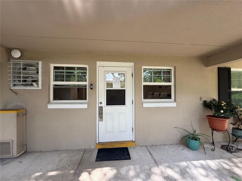 待售: $195,000 (2 贝兹, 2 浴室, 956 平方英尺)