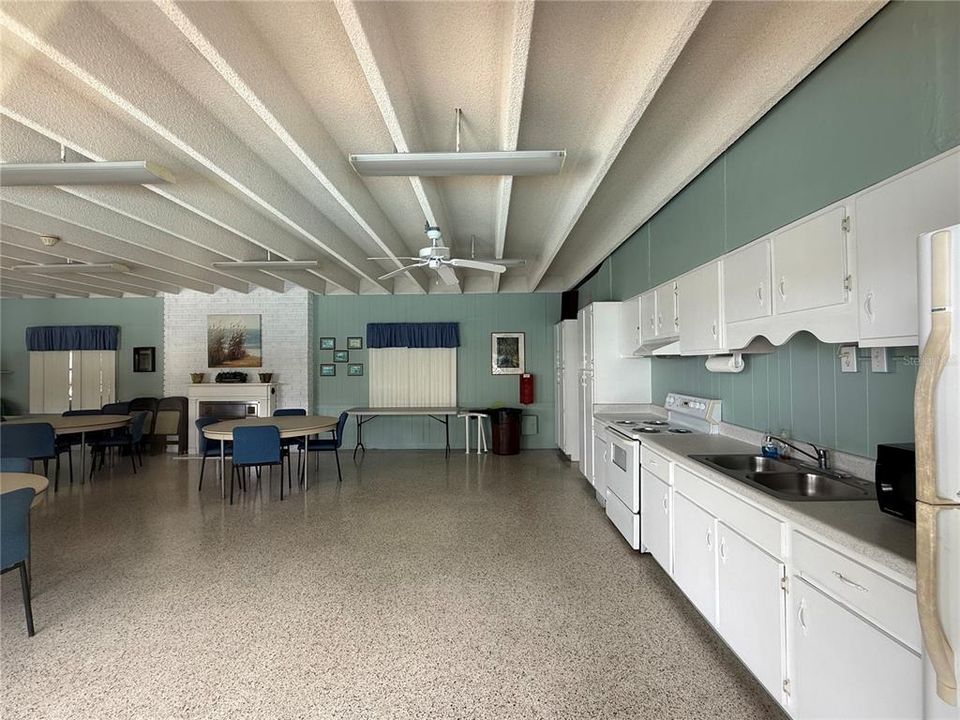 待售: $195,000 (2 贝兹, 2 浴室, 956 平方英尺)