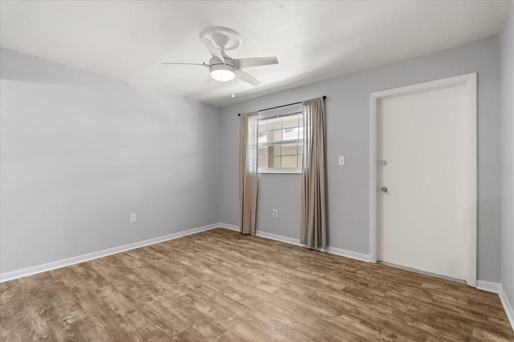 待售: $195,000 (2 贝兹, 2 浴室, 956 平方英尺)