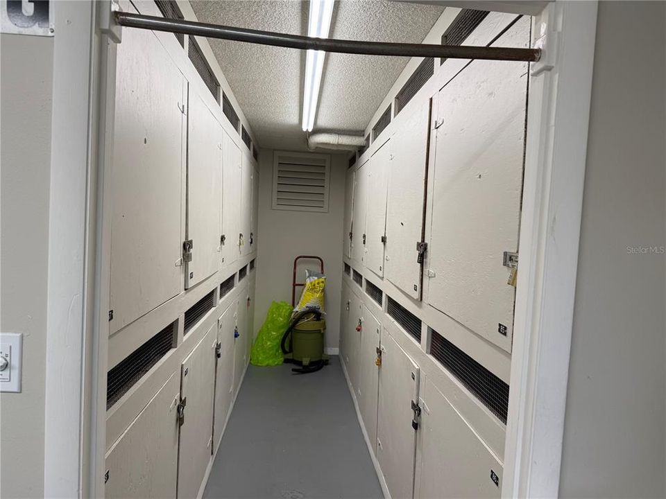 待售: $195,000 (2 贝兹, 2 浴室, 956 平方英尺)