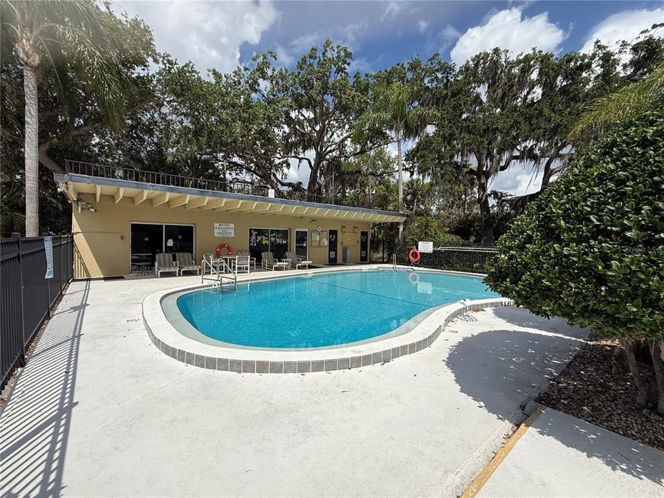 待售: $195,000 (2 贝兹, 2 浴室, 956 平方英尺)