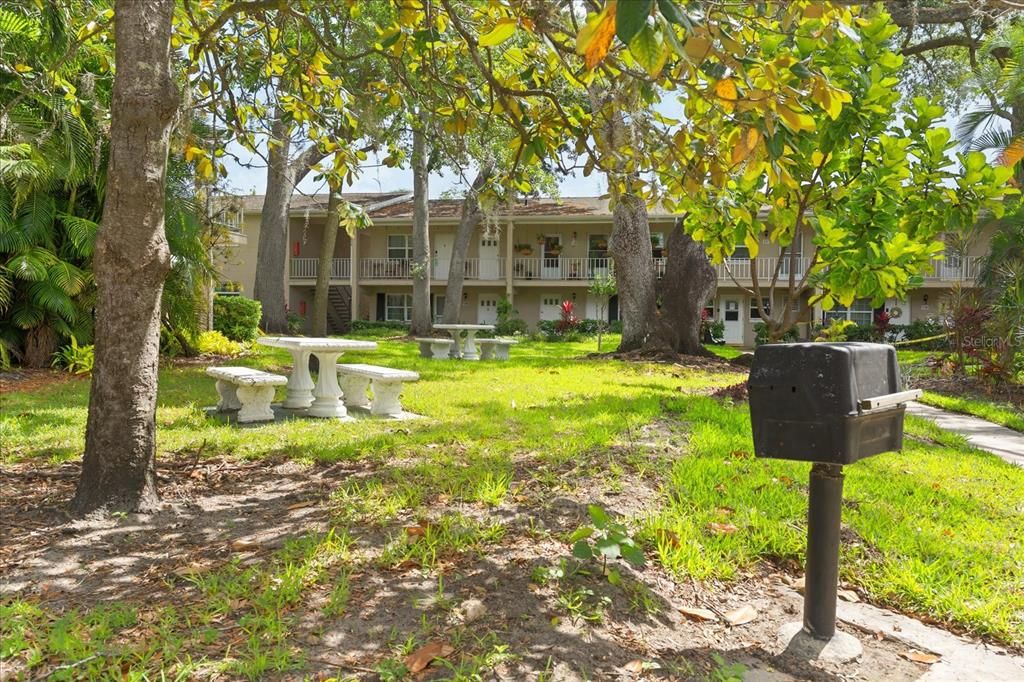 待售: $195,000 (2 贝兹, 2 浴室, 956 平方英尺)