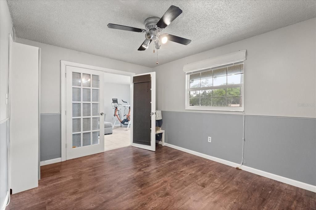 待售: $195,000 (2 贝兹, 2 浴室, 956 平方英尺)