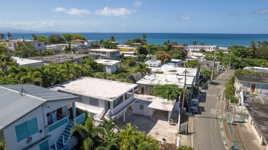 En Venta: $350,000 (4 camas, 2 baños, 2200 Pies cuadrados)