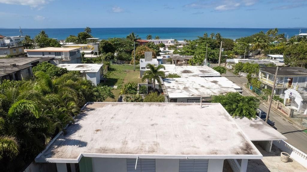 En Venta: $350,000 (4 camas, 2 baños, 2200 Pies cuadrados)