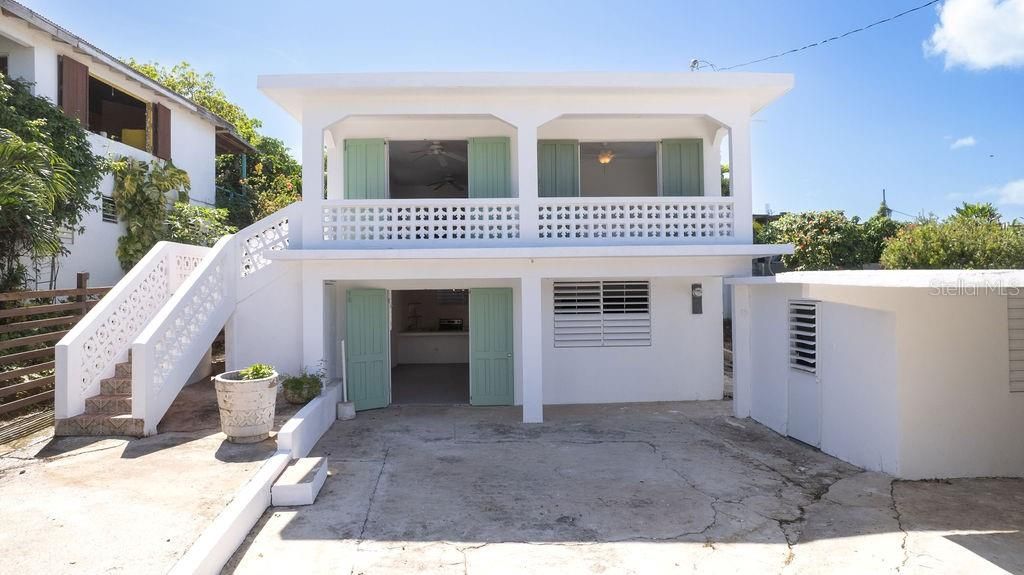 En Venta: $350,000 (4 camas, 2 baños, 2200 Pies cuadrados)