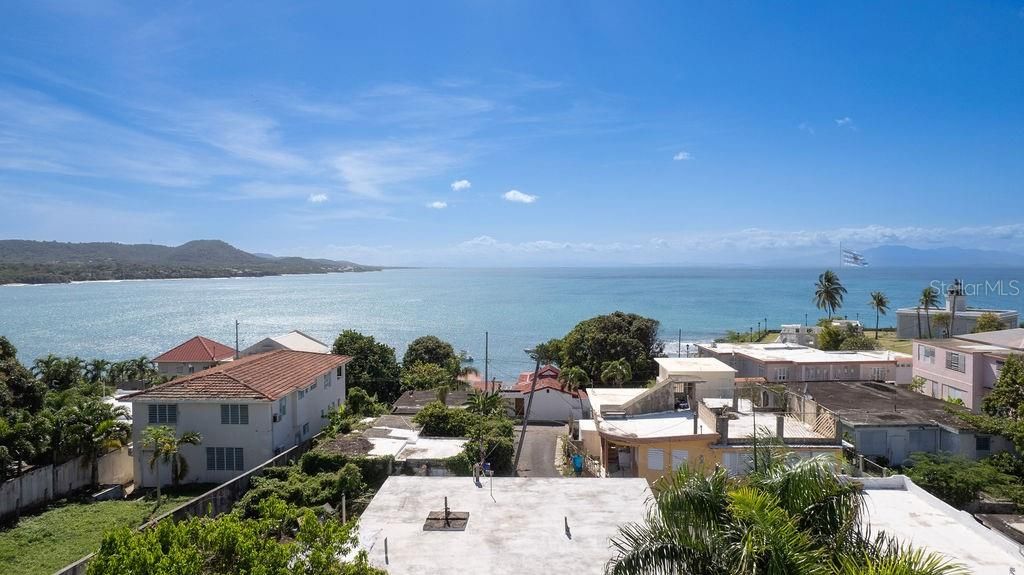 En Venta: $350,000 (4 camas, 2 baños, 2200 Pies cuadrados)