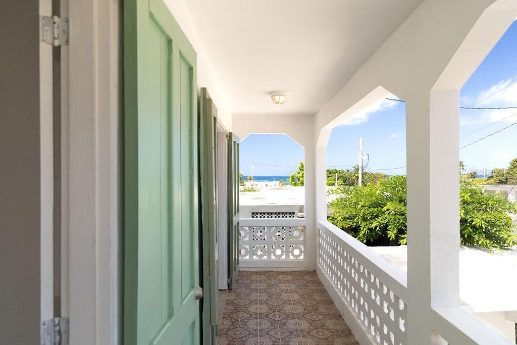 En Venta: $350,000 (4 camas, 2 baños, 2200 Pies cuadrados)