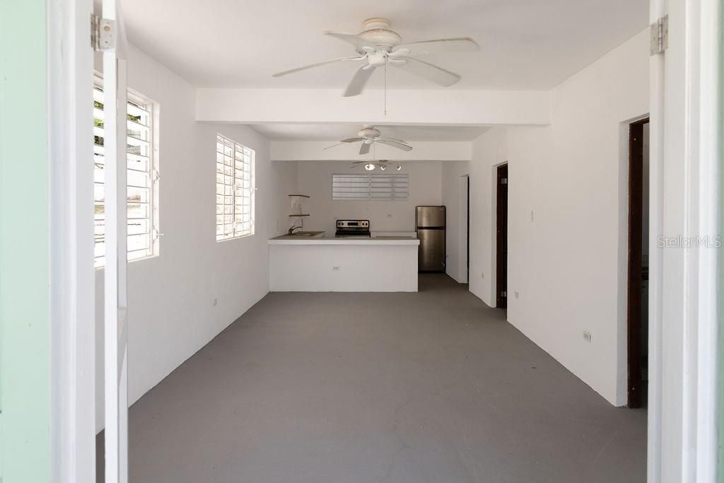 En Venta: $350,000 (4 camas, 2 baños, 2200 Pies cuadrados)