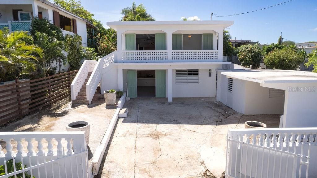 En Venta: $350,000 (4 camas, 2 baños, 2200 Pies cuadrados)