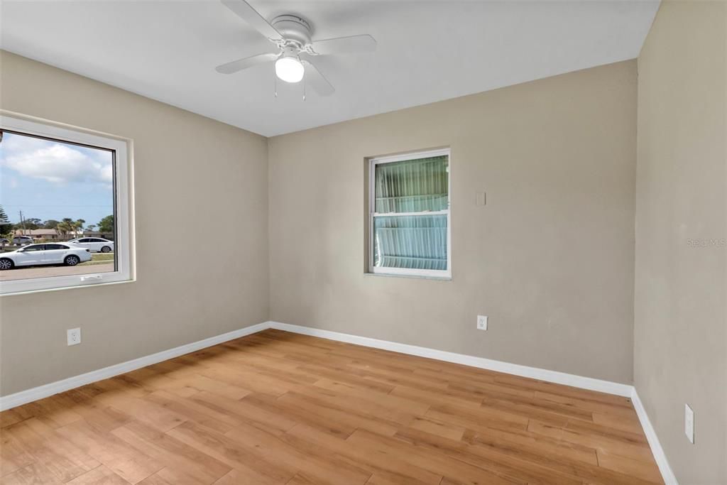 待售: $299,000 (5 贝兹, 0 浴室, 1959 平方英尺)