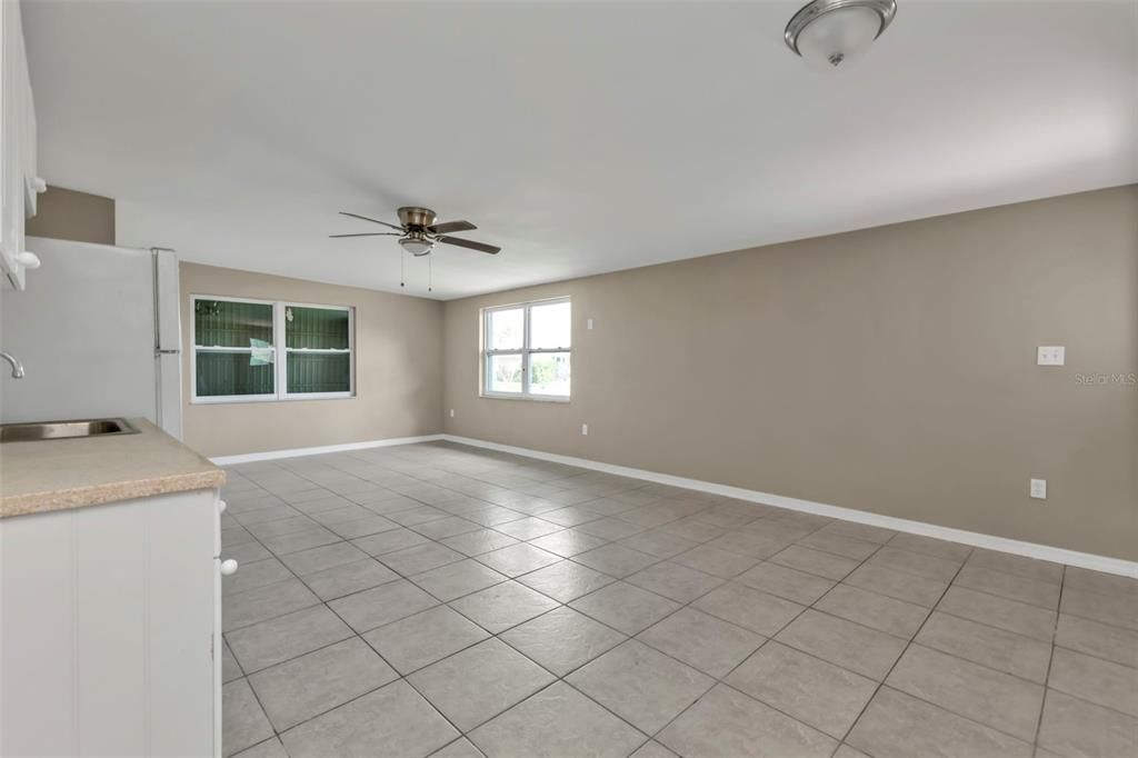 待售: $299,000 (5 贝兹, 0 浴室, 1959 平方英尺)