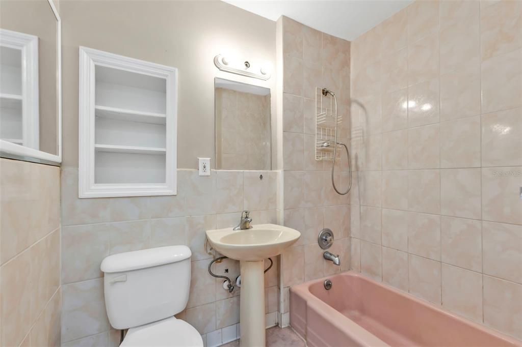 待售: $299,000 (5 贝兹, 0 浴室, 1959 平方英尺)