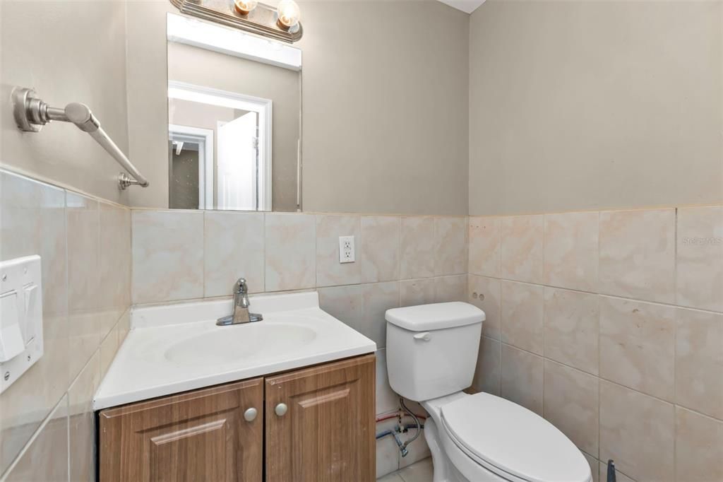 待售: $299,000 (5 贝兹, 0 浴室, 1959 平方英尺)