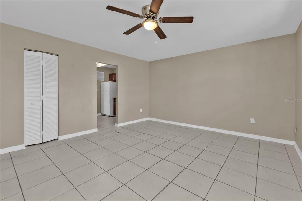 待售: $299,000 (5 贝兹, 0 浴室, 1959 平方英尺)