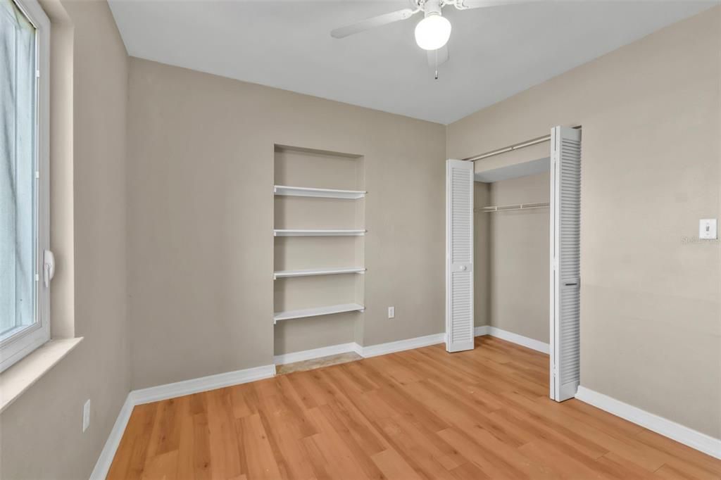 待售: $299,000 (5 贝兹, 0 浴室, 1959 平方英尺)