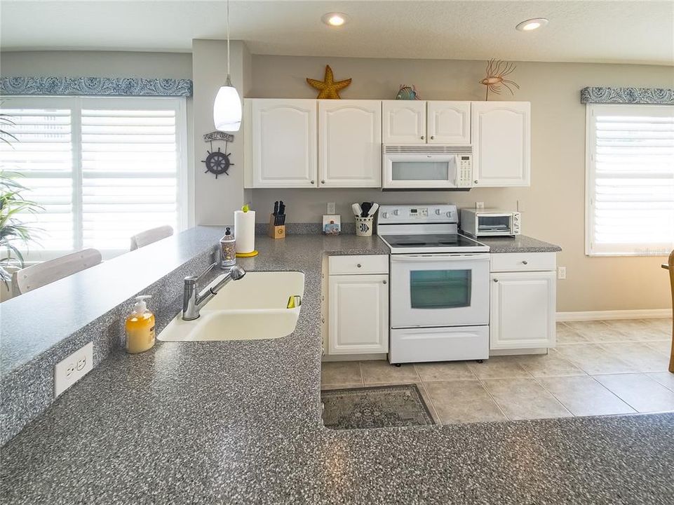 For Sale: $480,000 (3 beds, 2 baths, 1712 Square Feet)