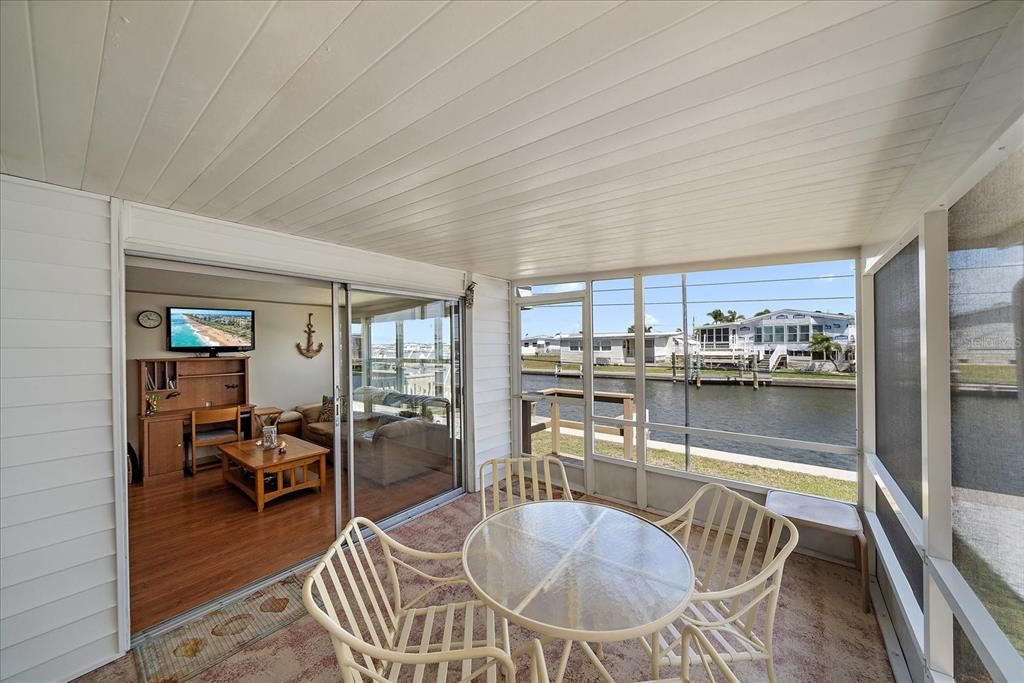 For Sale: $240,000 (2 beds, 2 baths, 648 Square Feet)