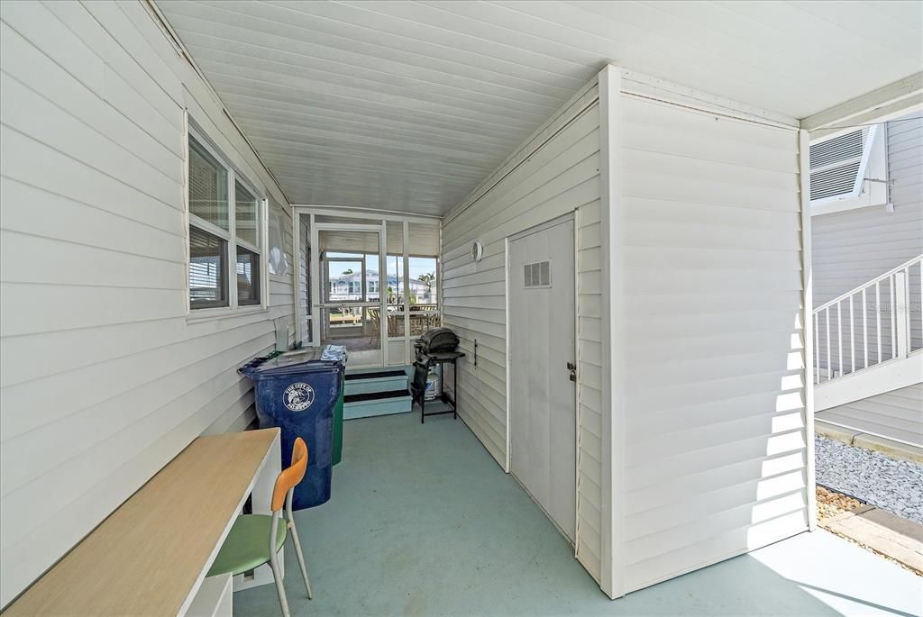 For Sale: $240,000 (2 beds, 2 baths, 648 Square Feet)