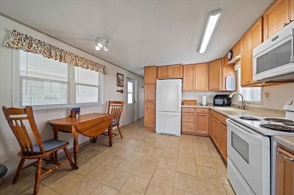 For Sale: $240,000 (2 beds, 2 baths, 648 Square Feet)