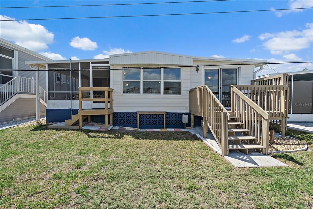 For Sale: $240,000 (2 beds, 2 baths, 648 Square Feet)