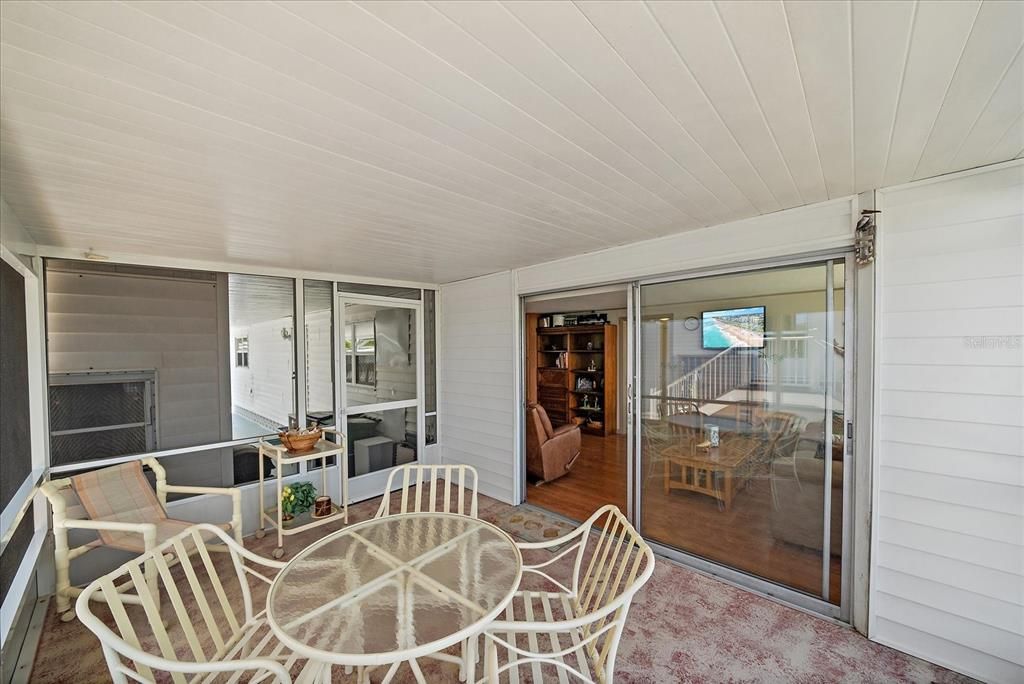 For Sale: $240,000 (2 beds, 2 baths, 648 Square Feet)