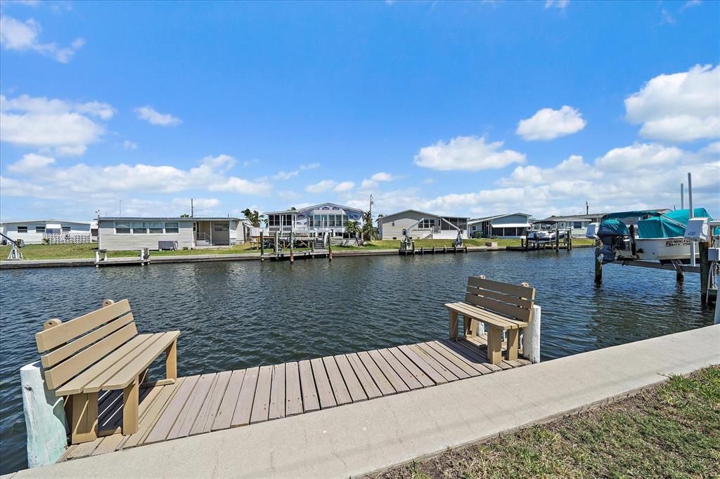 For Sale: $240,000 (2 beds, 2 baths, 648 Square Feet)