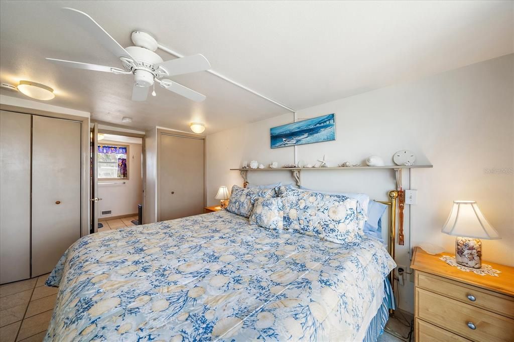 For Sale: $240,000 (2 beds, 2 baths, 648 Square Feet)