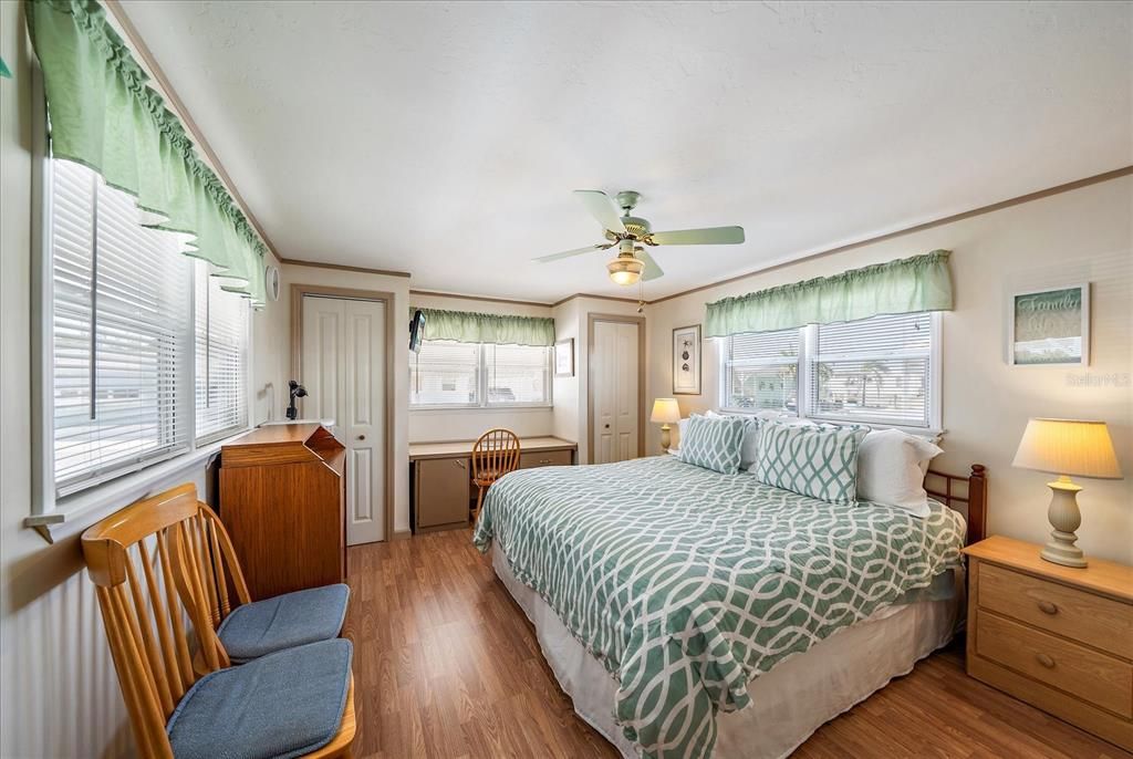 For Sale: $240,000 (2 beds, 2 baths, 648 Square Feet)