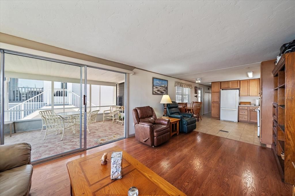 For Sale: $240,000 (2 beds, 2 baths, 648 Square Feet)