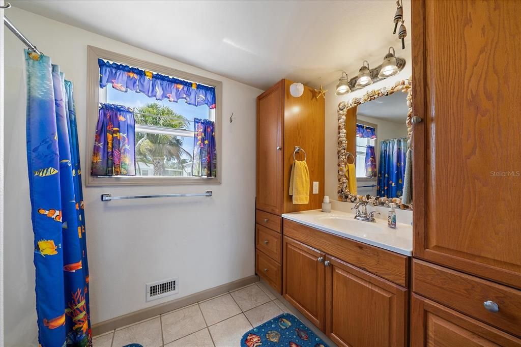 For Sale: $240,000 (2 beds, 2 baths, 648 Square Feet)