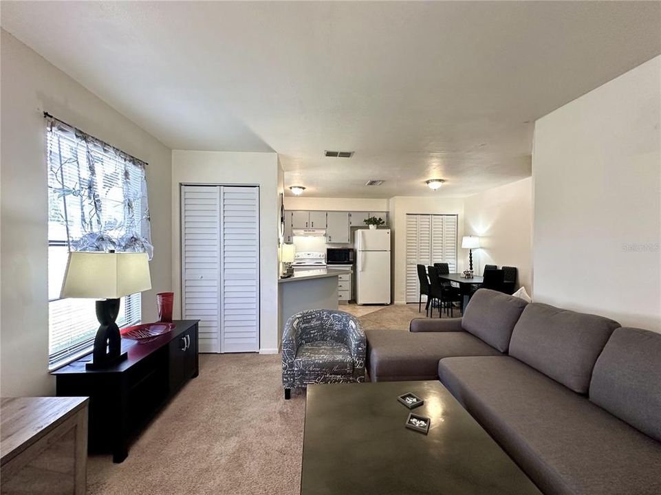 На продажу: $127,000 (2 спален, 2 ванн, 864 Квадратных фут)