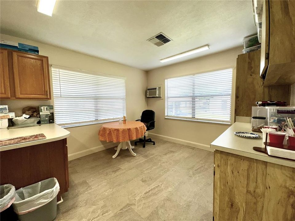 На продажу: $127,000 (2 спален, 2 ванн, 864 Квадратных фут)