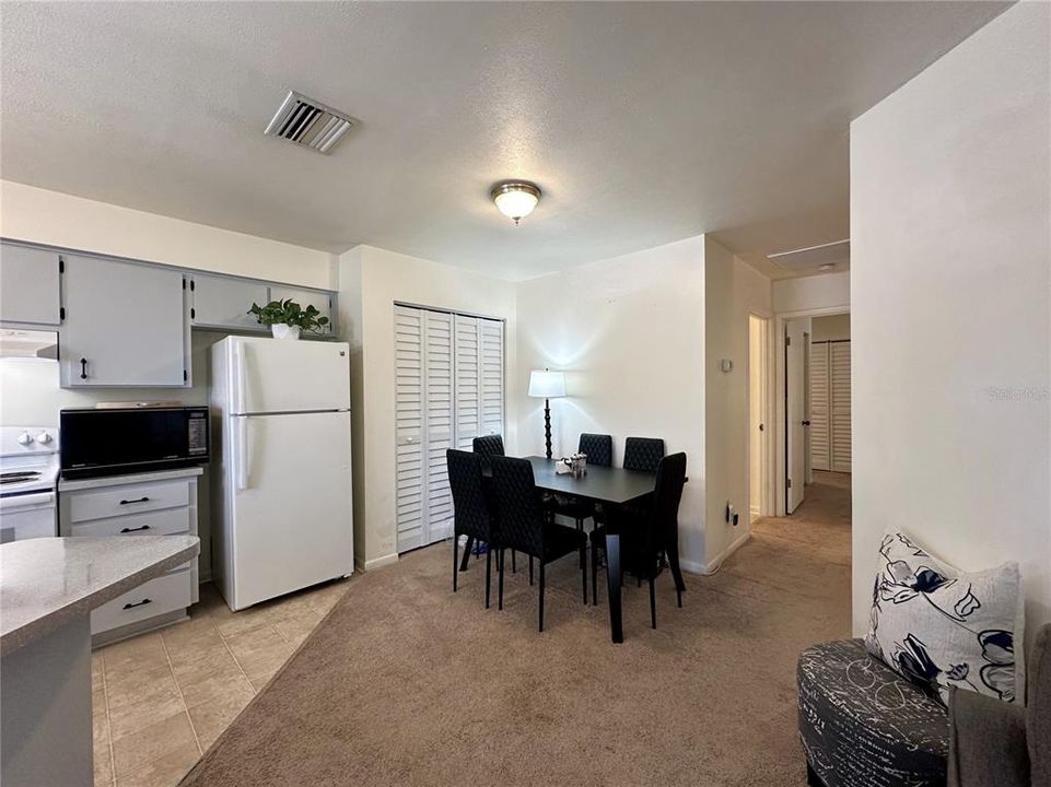 На продажу: $127,000 (2 спален, 2 ванн, 864 Квадратных фут)