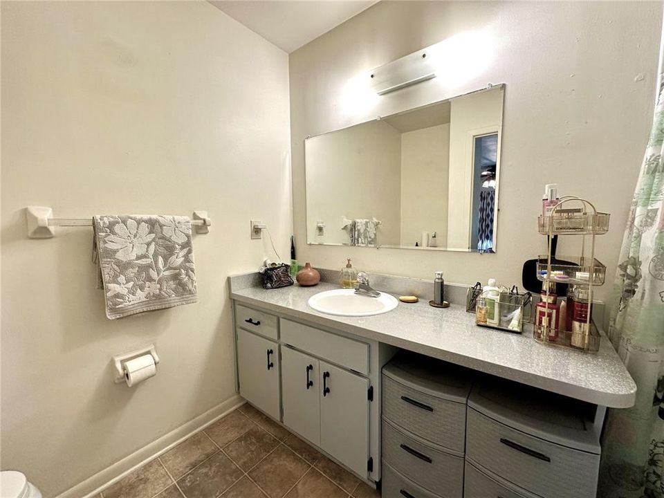 На продажу: $127,000 (2 спален, 2 ванн, 864 Квадратных фут)