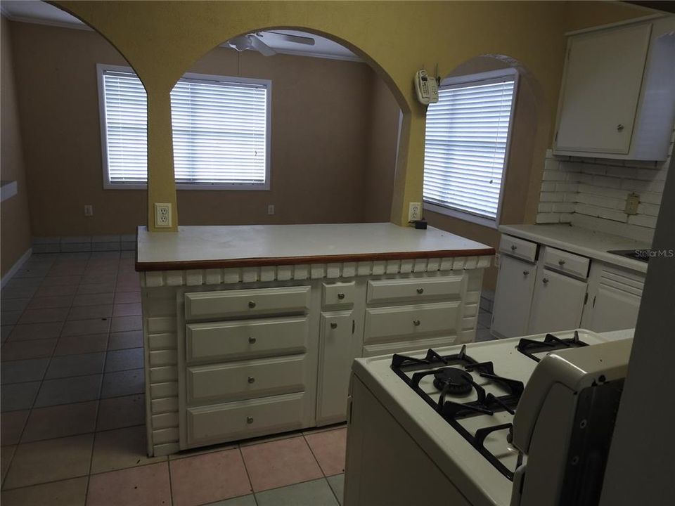 На продажу: $597,900 (0 спален, 0 ванн, 2330 Квадратных фут)