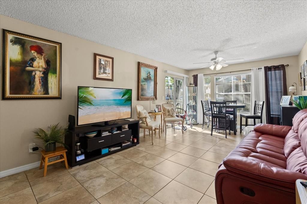 For Sale: $108,999 (1 beds, 1 baths, 627 Square Feet)