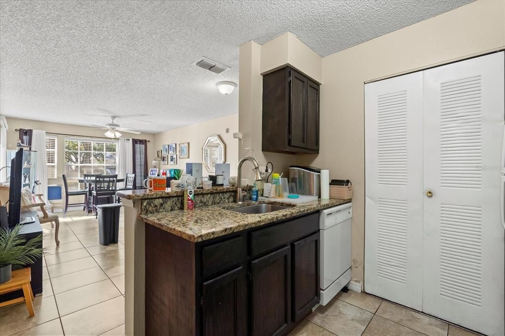 For Sale: $108,999 (1 beds, 1 baths, 627 Square Feet)