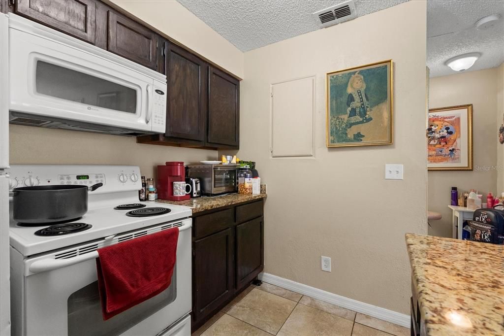 For Sale: $108,999 (1 beds, 1 baths, 627 Square Feet)