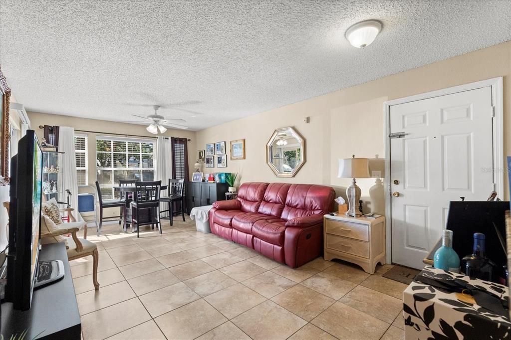 For Sale: $108,999 (1 beds, 1 baths, 627 Square Feet)