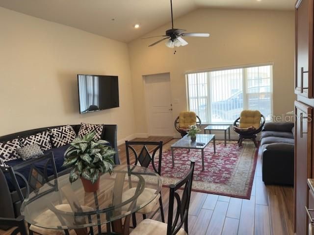 待售: $272,000 (2 贝兹, 2 浴室, 1134 平方英尺)