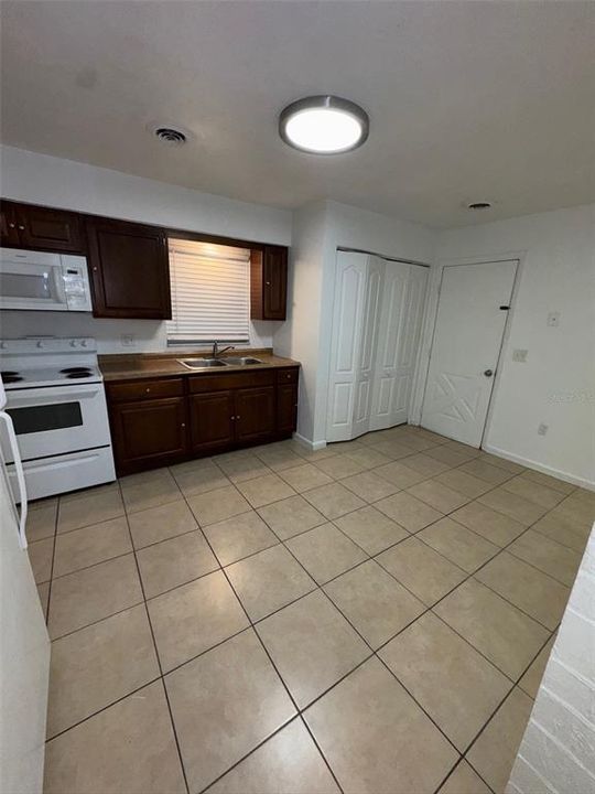 В аренду: $1,229 (2 спален, 1 ванн, 1028 Квадратных фут)