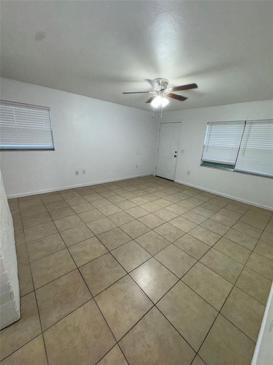 В аренду: $1,229 (2 спален, 1 ванн, 1028 Квадратных фут)